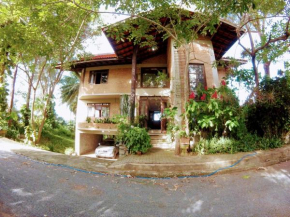 Linda casa estilo montanha mas pertinho da praia